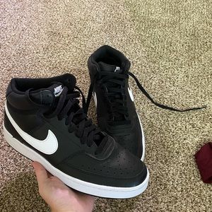 Nike Black and White Shoes, size 9.5, great condition